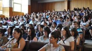 Близо 2000 по-малко студенти по държавна поръчка догодина